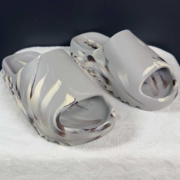 Adidas Yeezy Slides ‘MX Granite’ – Size 11 Men’s - Picture 4 of 12